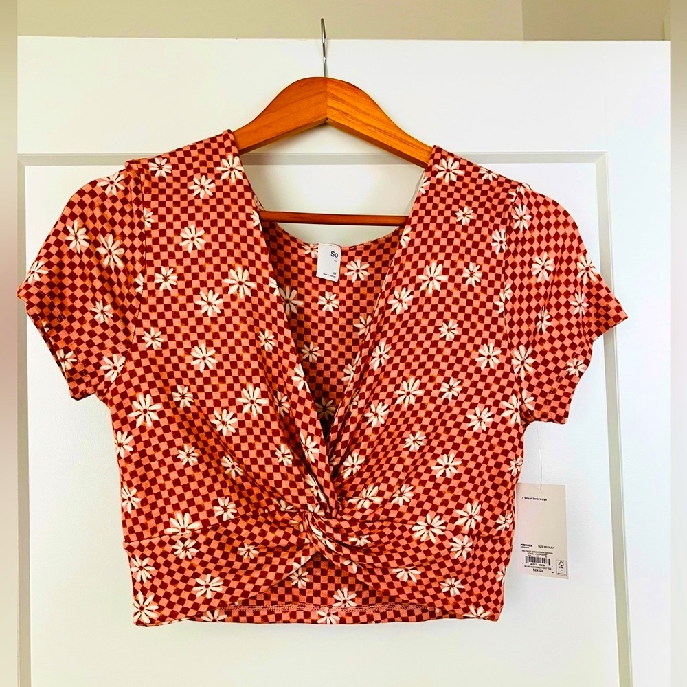 NWT Daisy Checkerboard Crop Top